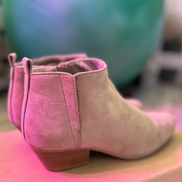 Old Navy ankle boots - sz 7 - Picture 6 of 8